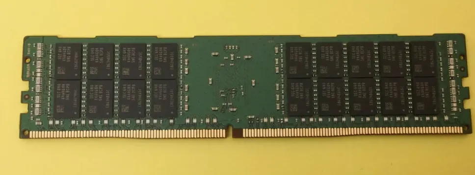 M393A2G40EB1-CPB Dell 16GB PC4-17000P DDR4-2133 2RX4 ECC