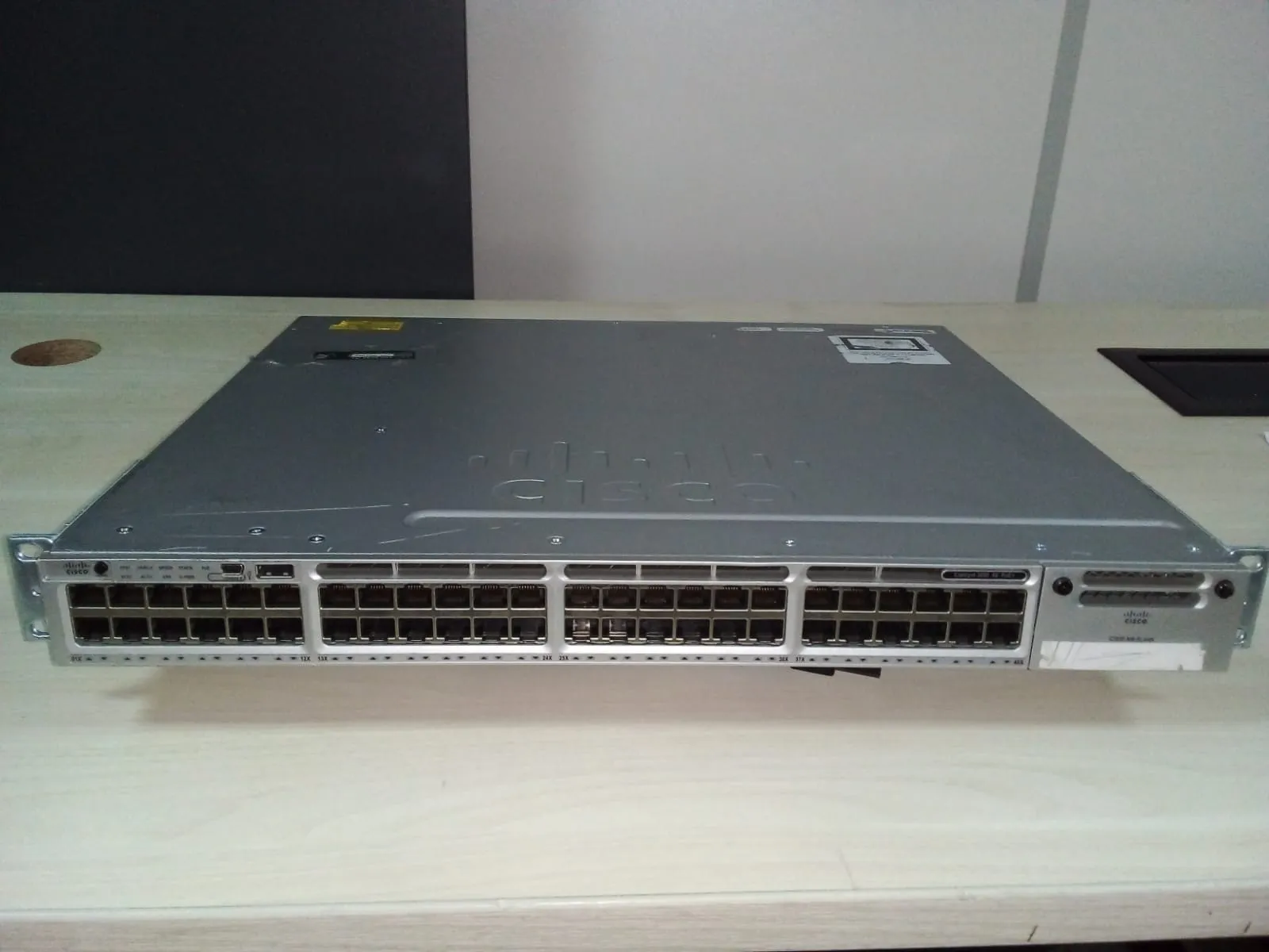Switch Cisco Catalyst 3850 48P POE LAN BASE WS-C3850-48P-L