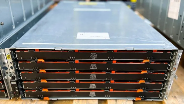 NAJ-1503 NETAPP NAJ-1503 STORAGE SHELF 60*LFF 2*CTRL 2*PSU