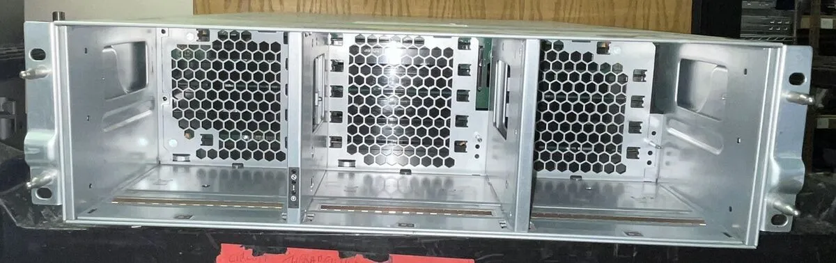 NAF-1601-CHASSIS NETAPP NAF-1601 FLASH STORAGE CHASSIS 2*PSU 0*CONTROLLERS